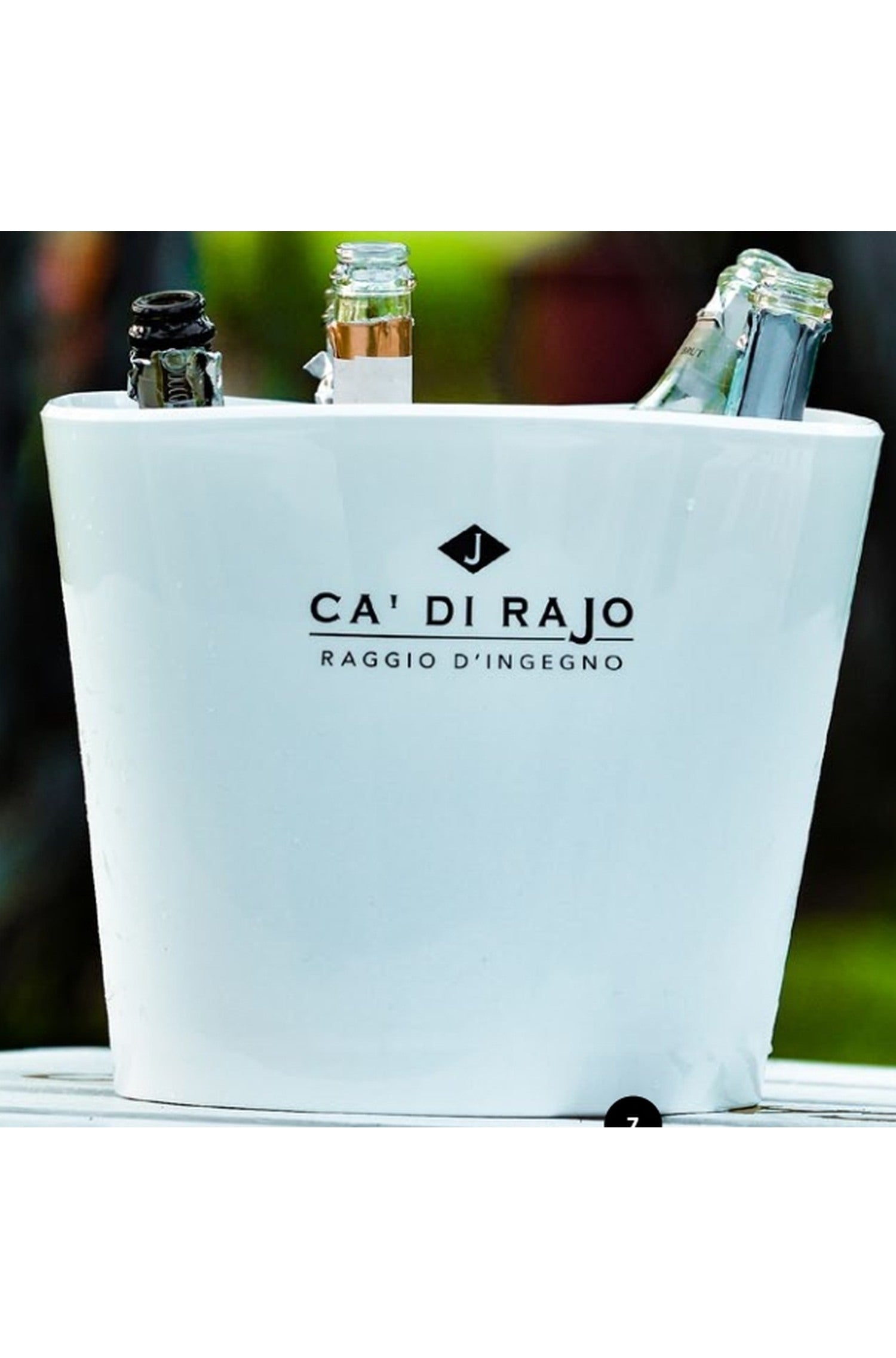 White plastic Wine cooler mida for 4 to 5 bottles